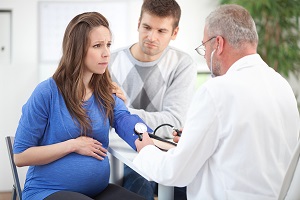 Pregnant lady talking to GP
