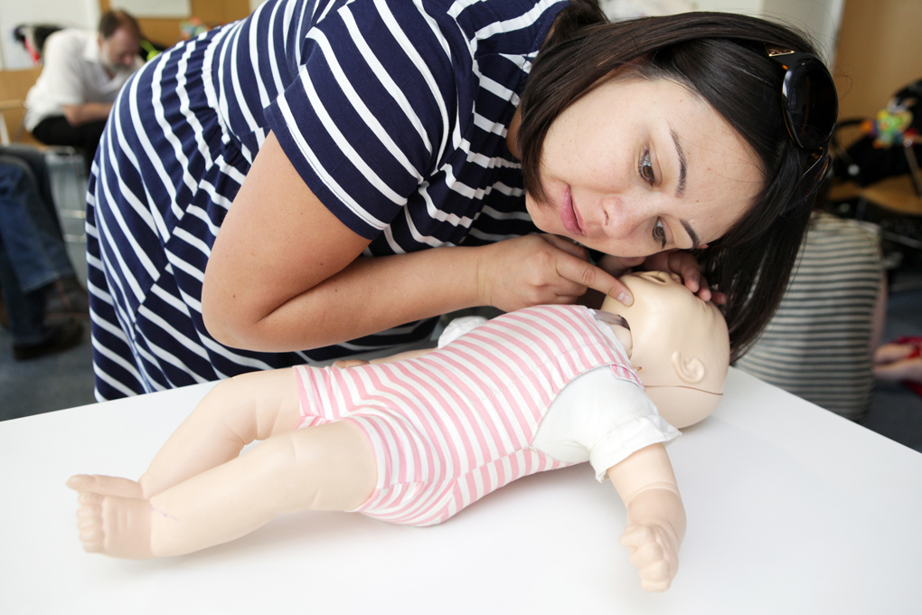 First aid what to do if your child starts choking Baby & toddler