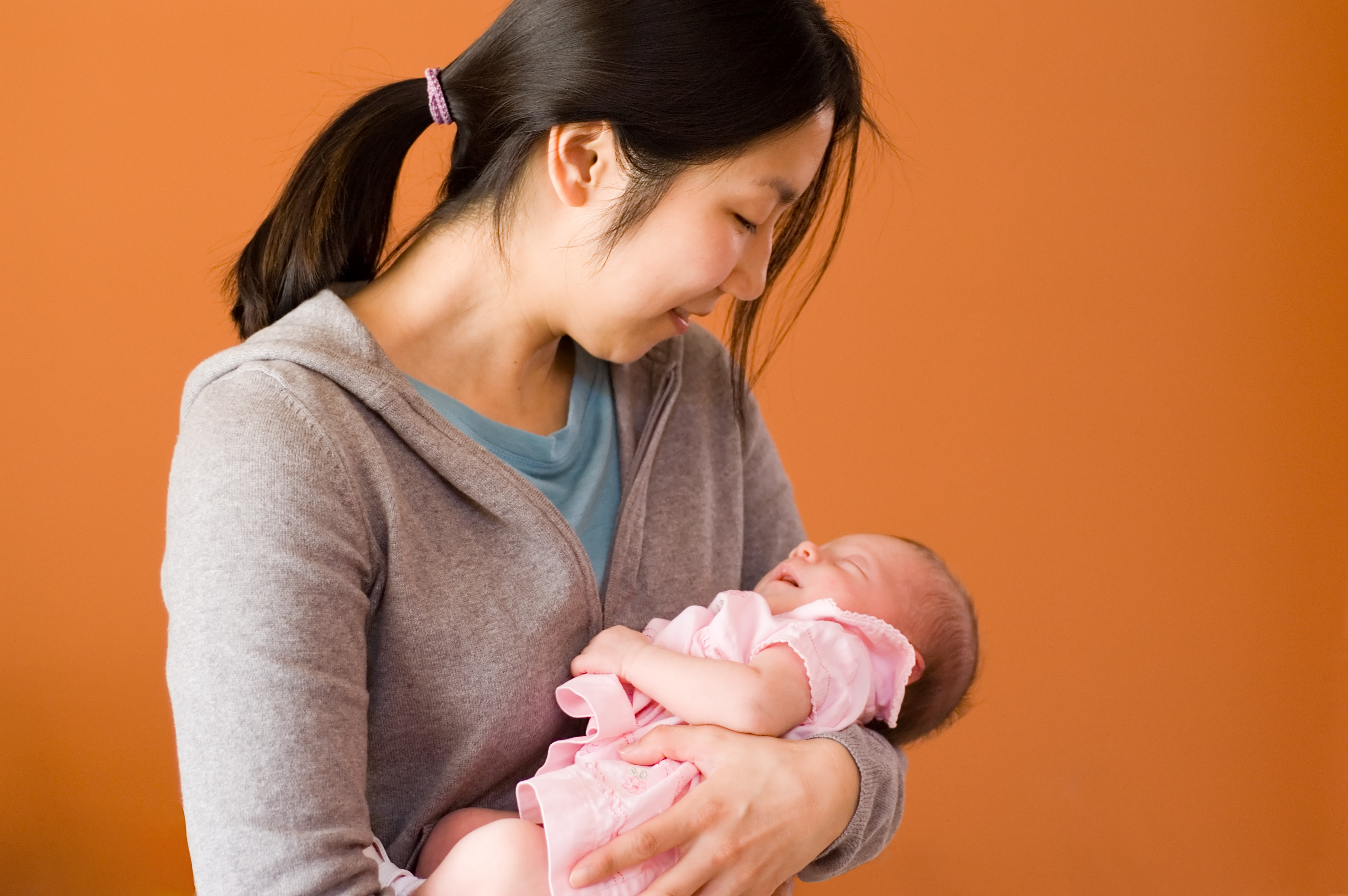 Рождаемость в Южной Корее. Молодая мама корея