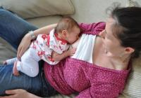 woman breastfeeding lying down