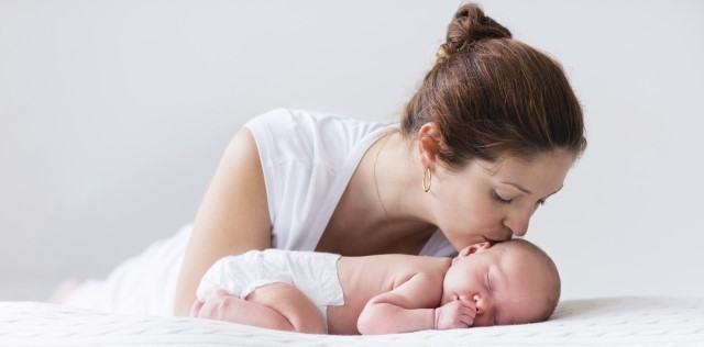 Breastfeeding in your baby’s first few days