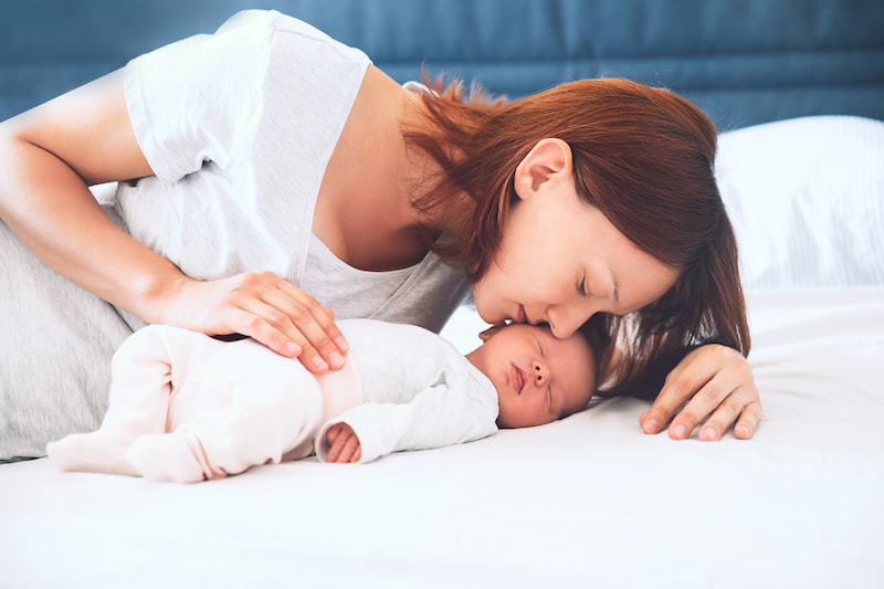 Co-sleeping or bed sharing with your baby: risks and benefits | Baby &  toddler, Your child's development articles & support | NCT