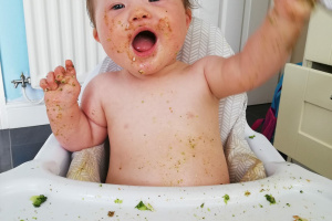 baby weaning with spoon