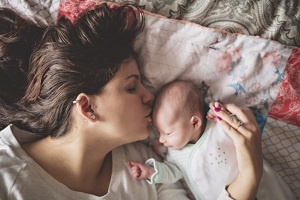 Mums: bonding with and getting to know your baby
