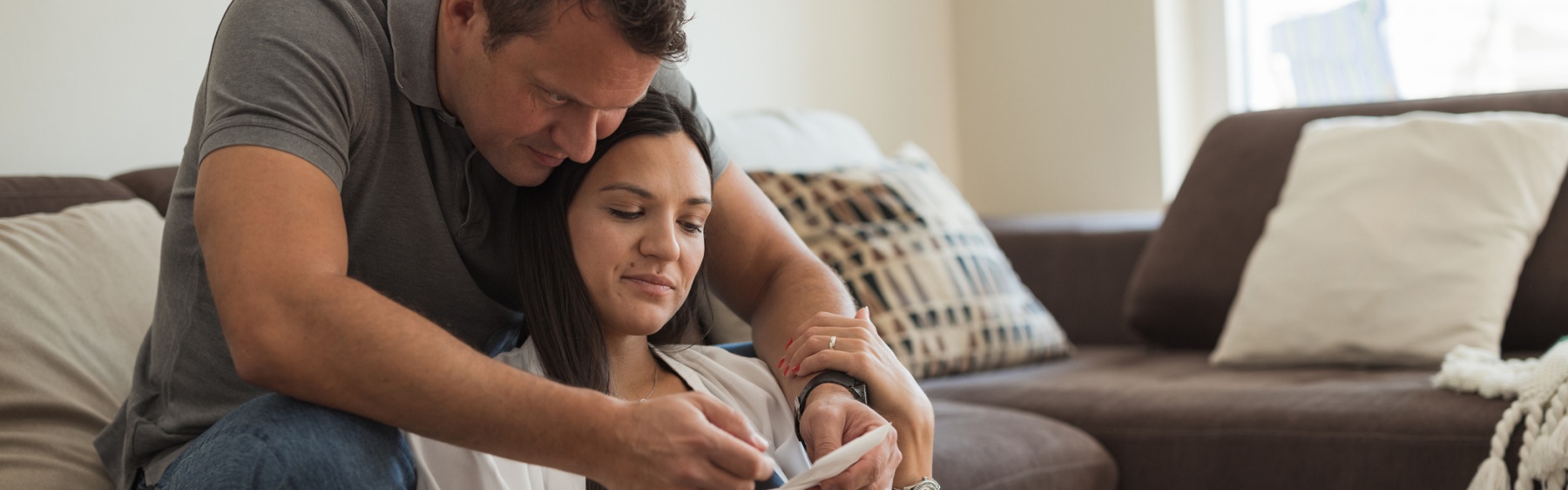 Couple looking at ultrasound